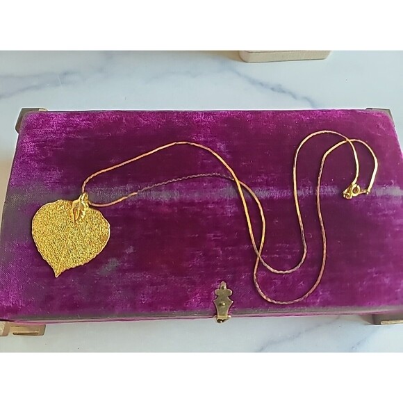 Gold Tone Metal Leaf Shaped Pendant Necklace - Picture 4 of 10